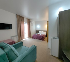 Стандартный четырехместный номер в Белое солнце