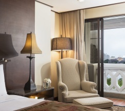 Двухместный люкс Riverfront Anantara (двуспальная кровать) в Anantara Riverside Bangkok Resort