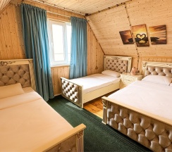 Домик с тремя спальнями и кухней в Hayat Haus