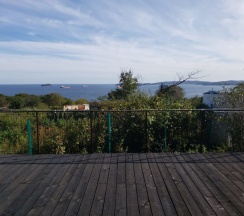 Вилла с балконом и с красивым видом из окна в Гостевой дом