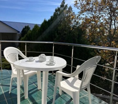 Шестиместный семейный коттедж с балконом в Малахит