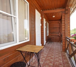 Четырёхместный номер Standard с балконом в Villa-Stella