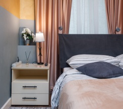 Двухместный номер с одной большой двуспальной кроватью и собственной ванной комнатой в Goldie Home