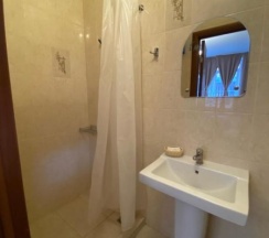 №1 Улучшенный двухместный номер с двуспальной кроватью в Eva Apartments