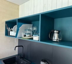 Двухместный Дом с террасой На берегу реки возле пирса с видом на реку двуспальная кровать в Semvoda