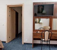 Номер полулюкс улучшенный с 1 двуспальной кроватью в Кремниевы термы