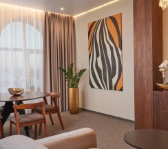 Номер люкс бизнес в AurA City Hotel
