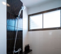 Двухместный номер Deluxe с балконом двуспальная кровать в Days Inn by Wyndham Patong Beach Phuket