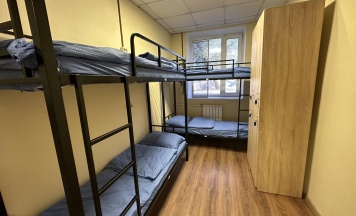 Кровать в 4-местном общем мужском номере в Точка
