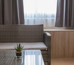 Двухместный номер Standard с видом на город двуспальная кровать в Rainbow Hotel