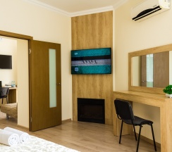 Люкс двухкомнатный с камином в Аристоль