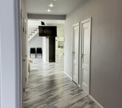 Большой коттедж с сауной на малой территори в Хитрый лис