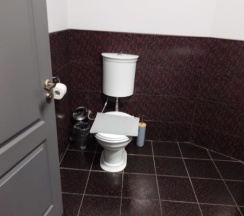 Двухкомнатная квартира с ванной,большой кроватью KING SIZE и кухонным уголком в На Невском