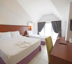 Трёхместный номер Standard в Sun Bay Park Hotel