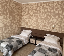 Апартаменты улучшенные с кухней и балконом в Между гор