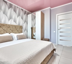 2-комнатные апартаменты люкс с 1 односпальной и 2 двуспальными кроватями в Ваш Комфорт Апарт на улице Дмитрия Благоева