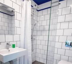 Двухместный номер Standard с балконом двуспальная кровать в Алиса, привет!