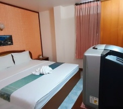Трёхместный семейный номер Standard односпальная кровать в Thepparat Lodge Krabi