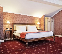 Двухэтажный номер в Taleon Imperial Hotel