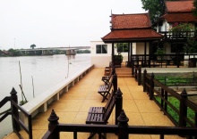 Двухместный номер Deluxe двуспальная кровать в Ayutthaya Garden River Home