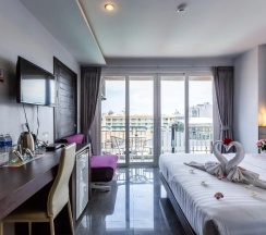 Двухместный номер Deluxe с балконом двуспальная кровать в 7Q Bangla Hotel