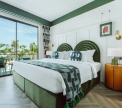 Двухместный номер Superior с видом на бассейн двуспальная кровать в Sugar Marina Resort – LAGOON Villas – Nai Yang Beach