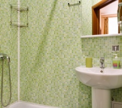 Бюджетный трехместный номер с собственной ванной комнатой в Аллан