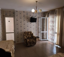 4-местная комната стандарт с балконом в Людмила