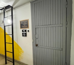 Кровать в 8-местном общем номере (Сиреневый) в Гости в гости