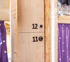 Кровать в общем номере (женский номер) в Чердак