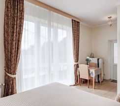 Номер Superior с витражным окном (2 этаж) в Нинель