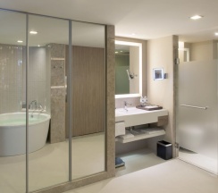 Двухместный семейный люкс двуспальная кровать в Novotel Bangkok Sukhumvit 20