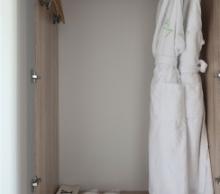 Студия с глухим остеклением с кухней в 25/7 Заневский