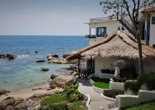 Трёхместное бунгало beachfront в Clear View Resort