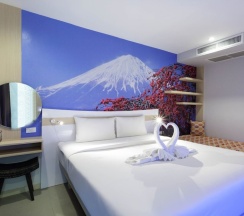 Номер Deluxe с балконом в The AIM Patong Hotel