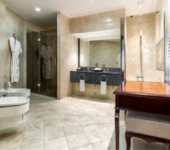 Двухместный номер Superior двуспальная кровать в Royal Tulip Almaty