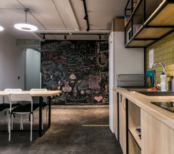 Место в женском 8-местном номере в Why not Hostel Novosibirsk