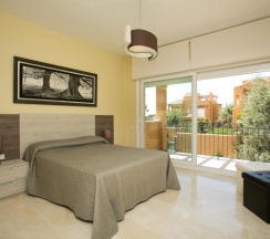 Вилла с 5 комнатами с видом на море в Villas Av Los Altos De Marbella