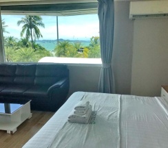 Семейный люкс с видом на море в The Beach Front Resort Pattaya  - SHA Plus