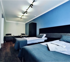 Четырехместный номер с окном (Отель Мёд) в Мёд & Маяк