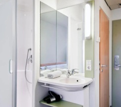 Двухместный номер Standard двуспальная кровать в B&B HOTEL Köln-Marsdorf