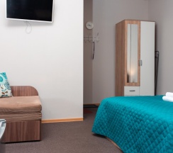 Семейная трехместная комната с общей ванной комнатой в МК Мокко