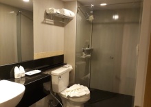 Семейный номер Standard с балконом в New Square Patong Hotel