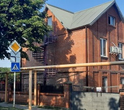 Трехместный номер с двуспальной и односпальной кроватями в Благодать