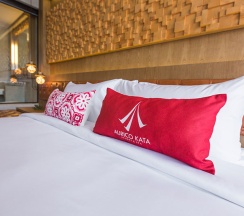 Двухместный Aurico Over the Pool двуспальная кровать в Aurico Kata Resort & Spa