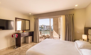 Семейный люкс с балконом и с видом на море в Seagull Beach Resort Families & Couples Only - All Inclusive
