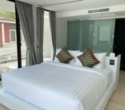 Люкс с видом на море в Nirundorn Resort