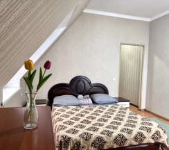 Двухместный полулюкс с 2 комнатами с балконом и с красивым видом из окна двуспальная кровать в Фрегат