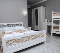 Четырёхместный номер Семейный с балконом и с видом на море в Blacksea