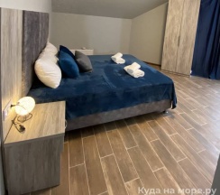 Трёхместные апартаменты Comfort с балконом и с красивым видом из окна в Радуга